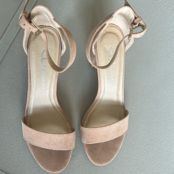 Nude CL by laundry block heels. - Picture 2 of 5